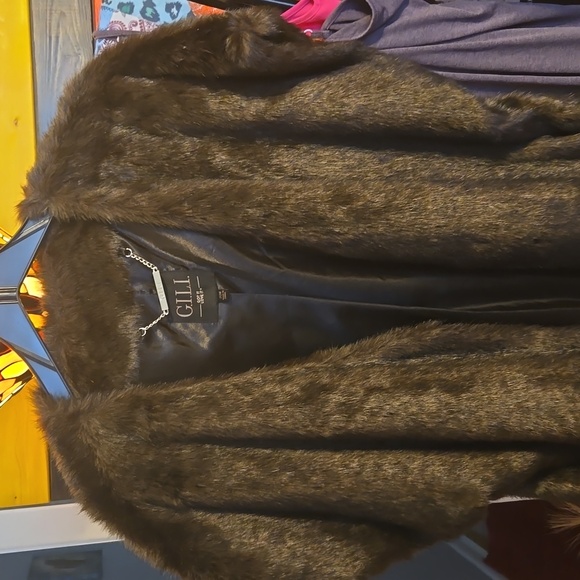 GILI Faux Fur Vest     ✨️ PRE LOVED✨️ - Picture 6 of 9